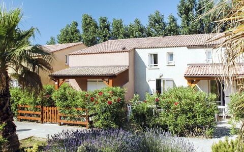 Valras Plage 606: Propiedad, Casa, Casa, Bienes Raíces, Edificio, Barrio Residencial, Cabaña, Inmuebles, Árbol, Techo