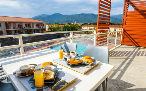Argelès sur Mer 627: Cielo, Vajilla, Nube, Comida, Mesa, Propiedad, Edificio, Naranja, Plato, Mueble Para Exteriores