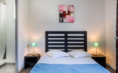 Montpellier 612: Habitación, Cama, Mueble, Habitación, Sábana, Diseño De Interiores, Propiedad, Marco De La Cama, Pared, Edificio