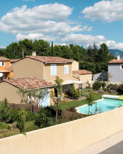 Saint Saturnin D'Apt 608: Cielo, Edificio, Planta, Nube, Propiedad, Ventana, Árbol, Agua, Casa, Piscina