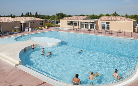 Aubignan 602: Piscina, Ocio, Propiedad, Centro De Ocio, Recurso, Agua, Vacaciones, Ciudad De Vacaciones, Edificio, Recreación