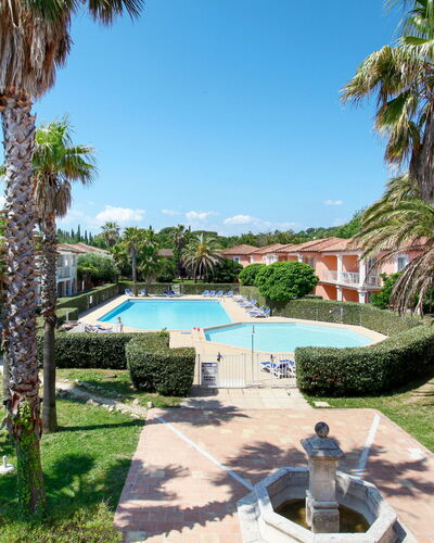 Grimaud 612: Propiedad, Bienes Raíces, Edificio, Recurso, Casa, Piscina, Inmuebles, Vacaciones, Casa, Palmera