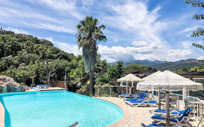 Pinarellu 603: Azul, Piscina, Recurso, Mueble Para Exteriores, Eco Hotel, Hotel, Sunlounger, Paraguas, Ciudad De Vacaciones