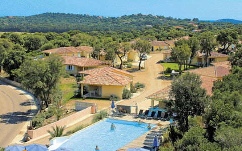 Pinarellu 604: Piscina, Propiedad, Pueblo, Agua, Casa, Árbol, Turismo, Vacaciones, Bienes Raíces, Área Rural