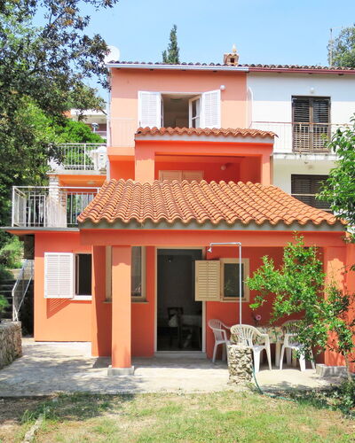 Rovinj 683: Planta, Edificio, Ventana, Propiedad, Cielo, Árbol, Casa, Barrio, Barrio Residencial, Cabaña