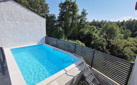 Milka 1: Propiedad, Piscina, Arquitectura, Casa, Bienes Raíces, Vacaciones, Edificio, Ocio, Árbol, Villa