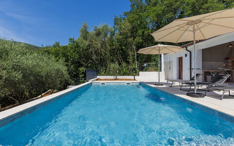Ester: Azul, Piscina, Material Compuesto, Fuente De Agua, Recurso, Eco Hotel, Piscina De Reflejo, Hotel