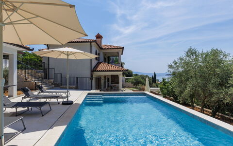 Ester: Piscina, Azul, Barrio Residencial, Recurso, Casa, Ocio, Balcón, Mueble Para Exteriores, Eco Hotel, Sunlounger