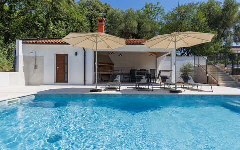 Ester: Piscina, Agua, Mueble Para Exteriores, Recurso, Mueble, Paraguas, Material Compuesto, Silla, Sunlounger, Eco Hotel