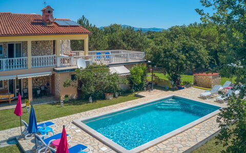 Lola: Propiedad, Piscina, Casa, Bienes Raíces, Edificio, Villa, Inmuebles, Ocio, Casa, Patio Interior