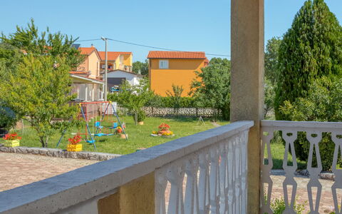 Lola: Propiedad, Barrio Residencial, Bienes Raíces, Casa, Edificio, Arquitectura, Botánica, Jardín, Árbol, El Terreno Del Lote