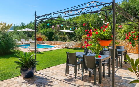 Rabac 634: Propiedad, Jardín, Bienes Raíces, Patio Interior, Yarda, Patio, Botánica, Casa, Edificio, Paisajismo