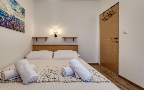 Krk Krk 664: Diseño De Interiores, Habitación, Pared, Cama, Madera, Mueble, Suelo, Piso, Sábana, Lecho