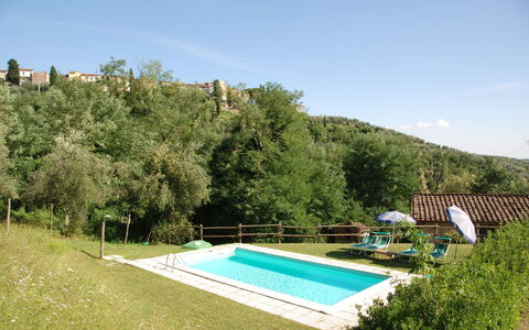Magrini: Piscina, Propiedad, Casa, Bienes Raíces, Inmuebles, Edificio, Ocio, Villa, Hierba, Árbol