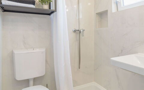 Vir 611: Bañera, Propiedad, Alcachofa De La Ducha, Arreglo De Tubería, Producto, Grifo, Baño, Asiento Del Baño, Baño