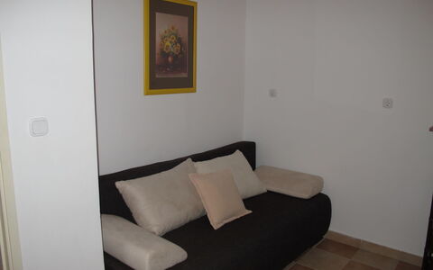 Catarina 1: Propiedad, Edificio, Marco, Comodidad, Madera, Diseño De Interiores, Rectángulo, Sala, Sofá, Suelo