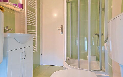 Valentina: Arreglo De Tubería, Piso, Suelo, Baño, Diseño De Interiores, Plomería, Grifo, Habitación, Lavabo Del Baño, Lavabo