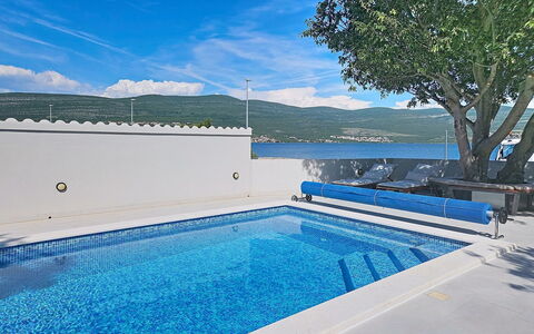 Valentina: Azul, Agua, Piscina, Material Compuesto, Ocio, Recurso, Sombra, Mueble Para Exteriores, Hotel, Villa