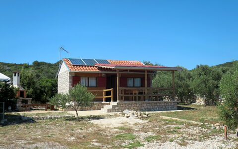 Kalebica: Propiedad, Casa, Casa, Bienes Raíces, Edificio, Cielo, Área Rural, Cabaña, El Terreno Del Lote, Arquitectura
