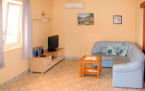 Trogir 627: Sofá, Mueble, Mesa, Ventana, Comodidad, Madera, Marco, Sala, Sofá Cama, Diseño De Interiores