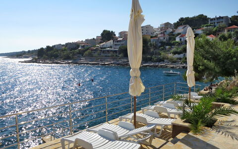 Trogir 627: Agua, Cielo, Planta, Azur, Mueble Para Exteriores, Costeras Y Los Accidentes Geográficos Oceánico, Ocio, Verano, Paisaje, Sunlounger