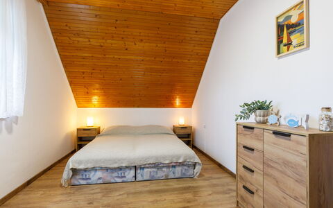 Rakoczi: Madera, Diseño De Interiores, Suelos De Madera, Cama, Habitación, Piso, Suelo, Casa, Habitación, Sábana