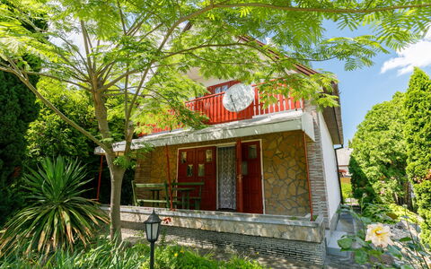 Rakoczi: Casa, Arbusto, Casa, Cabaña, Primavera, Jardín, Yarda, Paisajismo, Patio Interior, Porche
