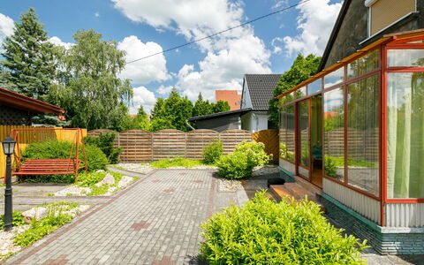 Rakoczi: Arbusto, Jardín, Arquitectura, Casa, Casa, Techo, Cobertura Del Suelo, Cabaña, Paisajismo