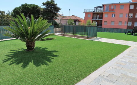 Riva Mare: Hierba, Césped, Propiedad, Césped Artificial, Barrio Residencial, Planta, El Terreno Del Lote, Familia De Las Gramíneas, Bienes Raíces, Yarda