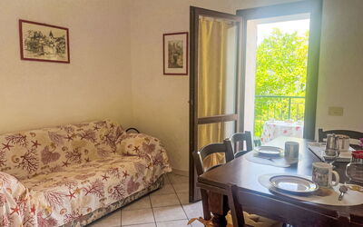 Elisa (Dol127) 640.2: Mueble, Suelo, Piso, Diseño De Interiores, Habitación, Departamento, Cocina Y Comedor Mesa, Silla, Manchas De Madera, Sala