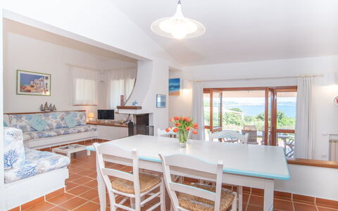 Mare Blù: Mesa, Mueble, Azur, Madera, Ventana, Diseño De Interiores, Piso, Suelo, Sofá, Cocina