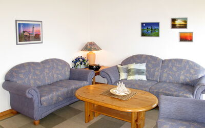 Sehestedt (Sdt102) 637.3: Mueble, Sala, Habitación, Mesa De Café, Sofá, Mesa, Suelo, Propiedad, Diseño De Interiores, Sofa Cama