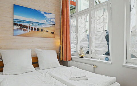 Bergstraße: Madera, Manchas De Madera, Habitación, Madera Dura, Tablón, Lecho, Cama, Arrojar La Almohada, Almohada, Sábana