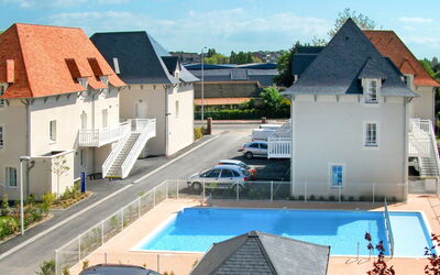 Cabourg 633: Barrio Residencial, Propiedad, Casa, Edificio, By, Techo, Arquitectura, Casa, Bienes Raíces, Piscina