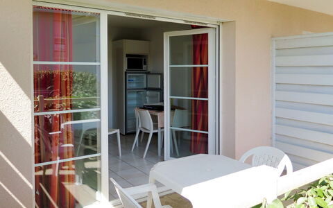 Biscarrosse 605: Edificio, Propiedad, Mueble, Planta, Silla, Puerta, Sombra, Madera, Ventana