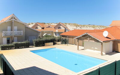 Biscarrosse 678: Cielo, Edificio, Planta, Propiedad, Piscina, Azur, Sombra, Casa, Ventana, Madera