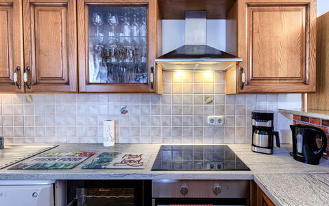 Sandra: Cocina, Aparato De Cocina, Mostrador, Gabinetes, Electrodoméstico, Fregadero, Electrodoméstico, Madera, Piso, Diseño De Interiores