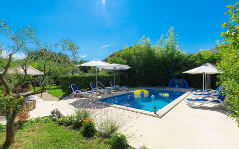 Hrelja: Piscina, Propiedad, Bienes Raíces, Casa, Vacaciones, Edificio, Inmuebles, Casa, Ocio, Villa