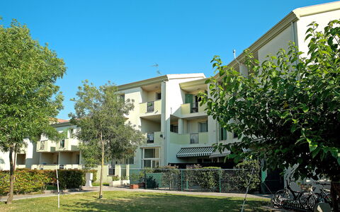 Caorle 646: Propiedad, Barrio Residencial, Casa, Casa, Edificio, Bienes Raíces, Barrio, Arquitectura, Departamento, Inmuebles