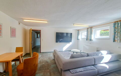Zell am Ziller 685: Diseño De Interiores, Piso, Mueble, Techo, Madera, Suelo, Habitación, Sofá, Encendiendo, Sala