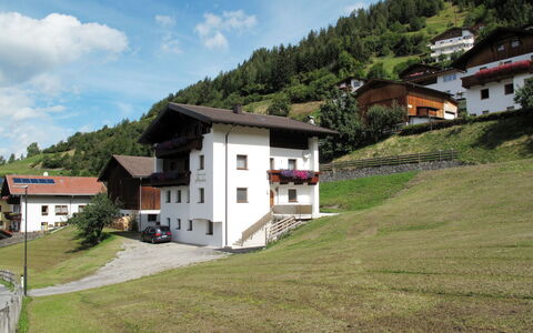 Prutz Kaunertal 659: Cielo, Planta, Edificio, Nube, Propiedad, Ventana, Montaña, Árbol, Casa, Pendiente