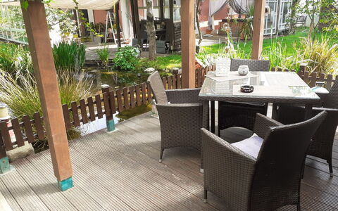 Heike: Planta, Mesa, Propiedad, Mueble, Mesa Al Aire Libre, Silla, Mueble Para Exteriores, Diseño De Interiores, Ocio, Madera