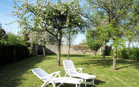 Le Repos: Planta, Cielo, Planta De La Comunidad, Propiedad, Mueble, Hoja, Naturaleza, Paisaje Natural, Botánica, Sombra