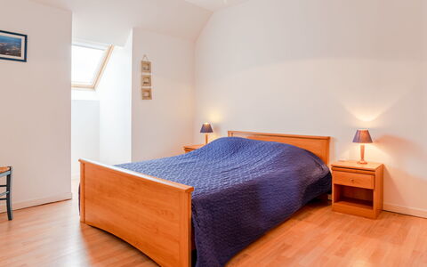 Néroli: Propiedad, Mueble, Comodidad, Madera, Encendiendo, Naranja, Diseño De Interiores, Casa, Suelo, Piso