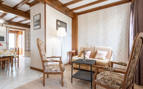 Barneville Carteret 620: Mueble, Propiedad, Mesa, Edificio, Comodidad, Marco, Madera, Silla, Diseño De Interiores, Sala
