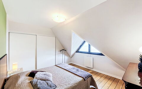 Belle Vue Mer et Groix: Diseño De Interiores, Cama, Piso, Suelo, Mueble, Habitación, Madera, Techo, Habitación, Suelos De Madera