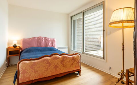 Cabourg 100: Mueble, Cama, Diseño De Interiores, Habitación, Suelo, Piso, Pared, Sábana, Lecho, Madera