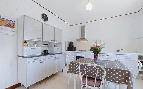 Ty Maï Pi: Diseño De Interiores, Piso, Mueble, Cocina, Suelo, Aparato De Cocina, Electrodoméstico, Techo, Encendiendo, Habitación
