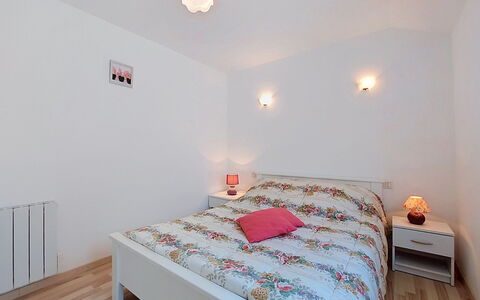 Le Sémaphore: Cama, Habitación, Diseño De Interiores, Mueble, Sábana, Techo, Madera, Lecho, Habitación, Suelo