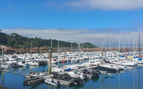 Les Hortensias: Agua, Centro De Deportes Acuáticos, Barco, Cuerpo De Agua, Watercraft, Puerto, Puerto, Muelle, Barcos Y Canotaje - Efectos Y Equipo, Costeras Y Los Accidentes Geográficos Oceánico